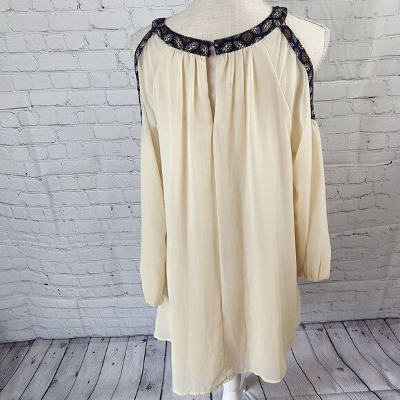 FLYING TOMATO WOMEN'S SHIFT COLD SHOULDER DRESS SIZE SMALL - Picture 4 of 6